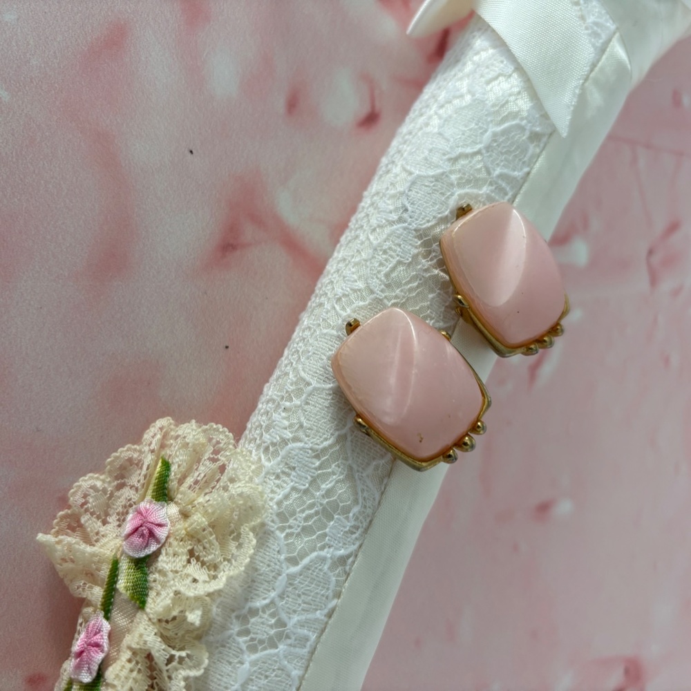 Vintage pink and gold rectangle clip statement costume jewelry earrings